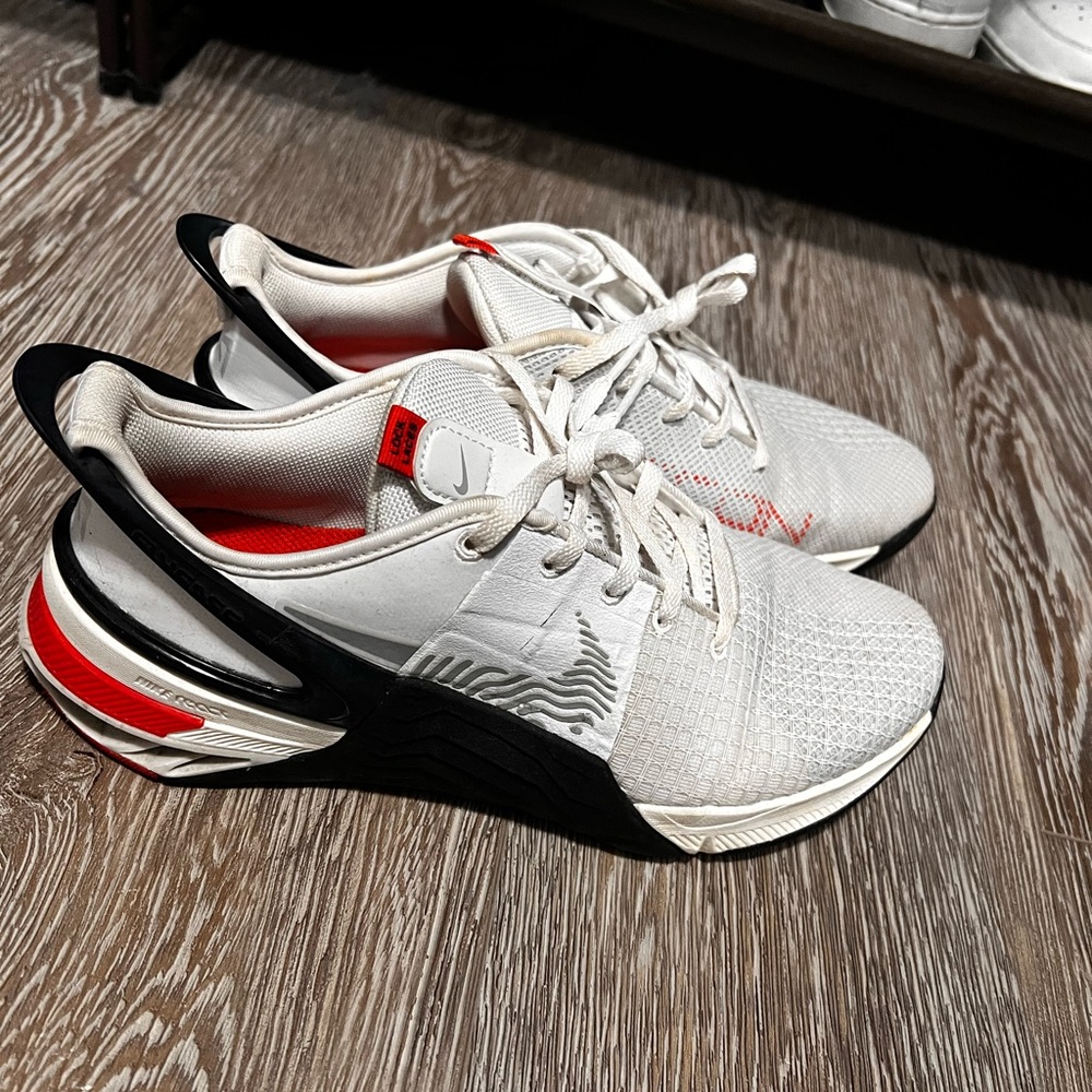 Nike White and Black Athletic Shoes with Red Accents